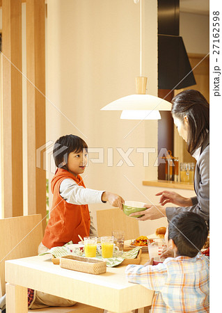 朝食シーン 27162598