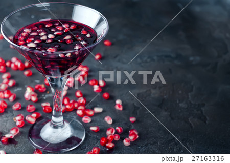 pomegranate cocktail and ripe red fruit 27163316