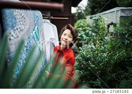 昭和イメージ 布団を干す主婦 昭和イメージ 布団を干す主婦 27165193