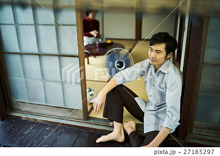 昭和の暮らし 涼む男性 昭和の暮らし 涼む男性 27165297