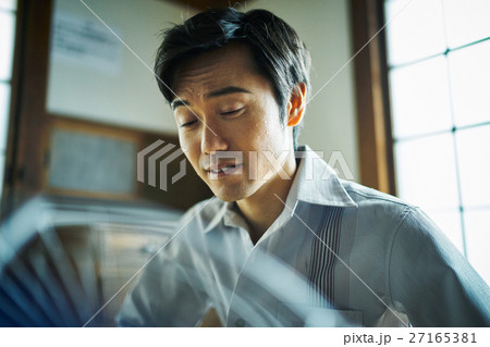 昭和の暮らし 涼む男性 昭和の暮らし 涼む男性 27165381