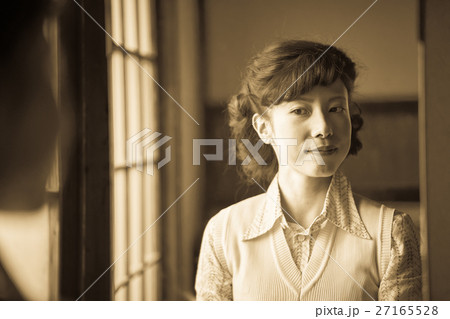 昭和 日常 お化粧をする女性 昭和 日常 お化粧をする女性 27165528