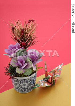 鶴と葉ボタン 27168412