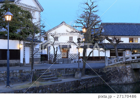 夕暮れの倉敷美観地区 27170486