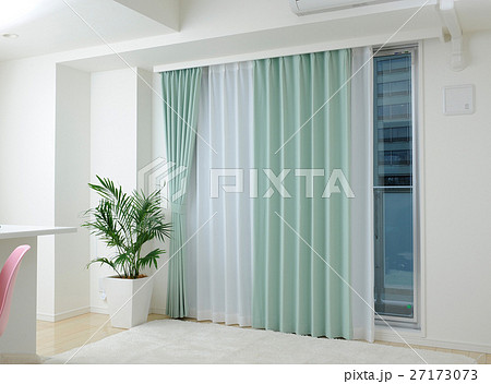 カーテンと植栽 27173073