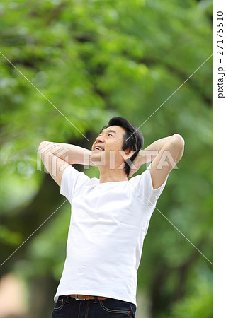 ミドル男性 公園・屋外 ミドル男性 公園・屋外 27175510