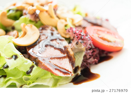 Smoked duck salad 27176970