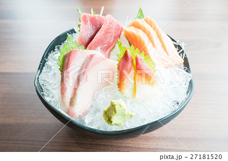 Raw fresh sashimi 27181520