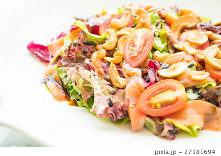 Tomato and vegetable salad with smoked salmon meat 27181694