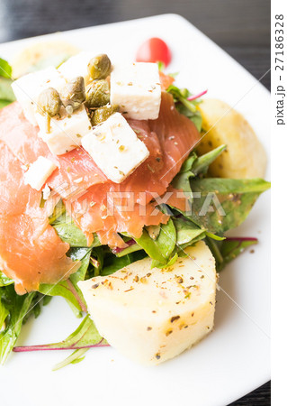 Smoked salmon salad 27186328
