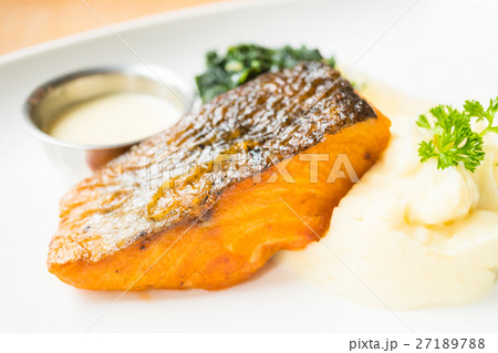 Grilled salmon steak Grilled salmon steak 27189788