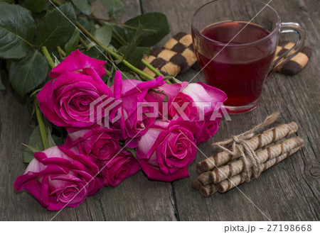 bouquet of red roses, cookies and coffee 27198668