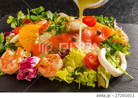 シーフードサラダ Prawns and fresh seafood salad シーフードサラダ Prawns and fresh seafood salad 27201011
