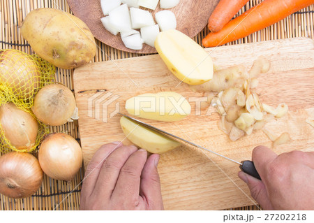 Chef cutting Potato with knife 27202218