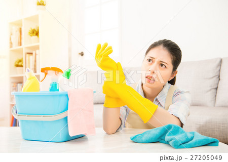 woman hand wrist injury feel painful 27205049