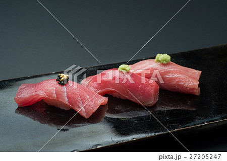 fatty tuna sushi, akami, chutoro, otoro 27205247