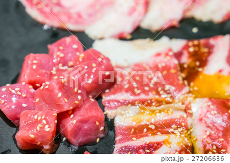 Uncooked raw fresh beef . 27206636