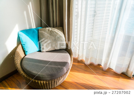 Comfortable pillows and bed . 27207002