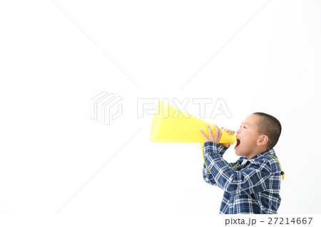 メガホンを持つ小学生 メガホンを持つ小学生 27214667