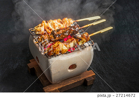 炭火焼の焼き鳥　yakitori 27214672