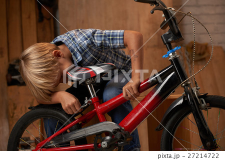 Adjusting new bicycle 27214722