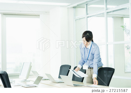 ビジネスウーマン ビジネスウーマン 27215587