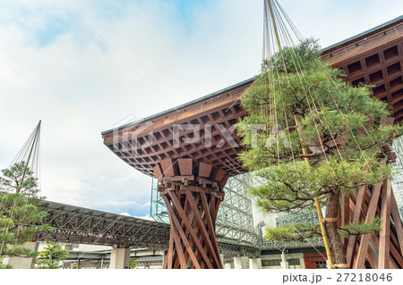 金沢駅前の風景 27218046