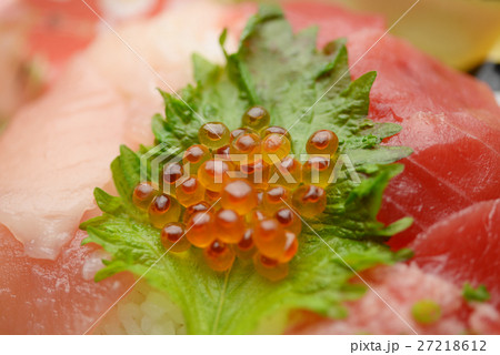 海鮮丼 イクラ いくら マグロ トロ 日本食 魚 紫蘇 シソ 魚卵 刺身 おいしい 和食 海鮮丼 イクラ いくら マグロ トロ 日本食 魚 紫蘇 シソ 魚卵 刺身 おいしい 和食 27218612