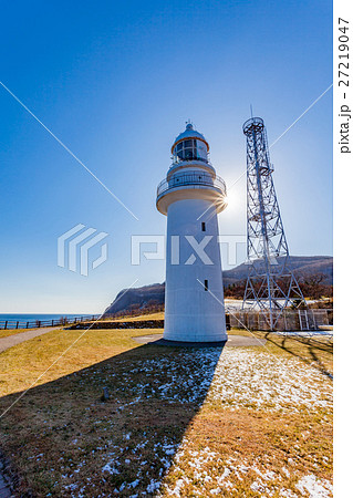 冬の太陽と恵山岬灯台 27219047