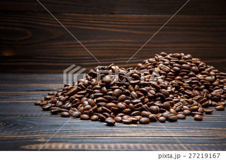 roasted coffee beans on wooden background 27219167
