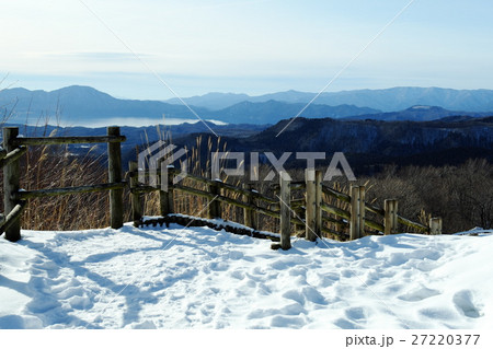 冬の田沢湖と鳥海山遠景 27220377