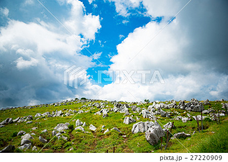 雲の裂け目の写真素材 [27220909] - PIXTA