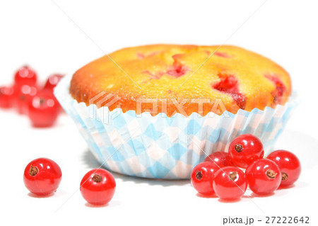 Muffins with red currants 27222642