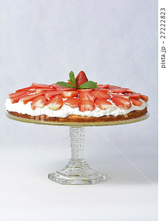 Strawberry Cake Strawberry Cake 27222823