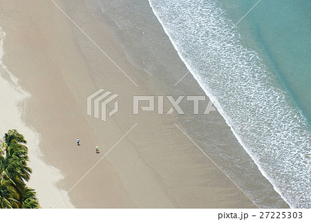 closeup sea waves 27225303