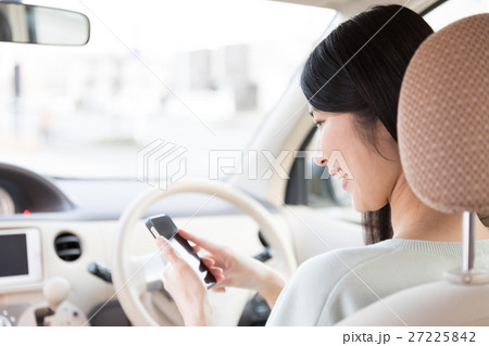 ドライブする女性 ドライブする女性 27225842