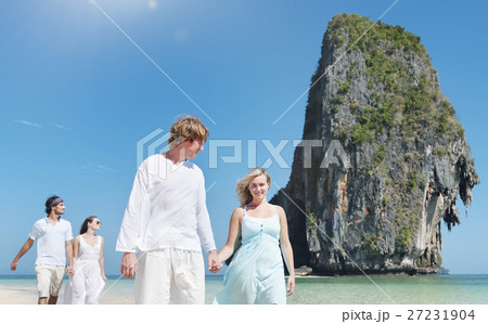 Couple Beach Cheerful Dating Destination Fun Concept 27231904