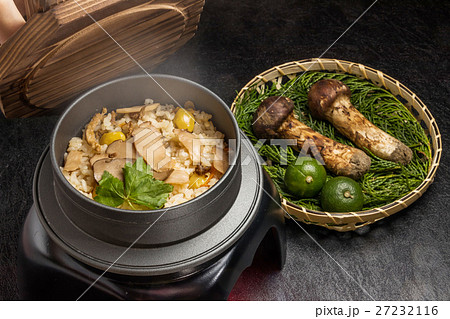 日本産高級松茸料理　 Domestic matsutake mushroom  27232116