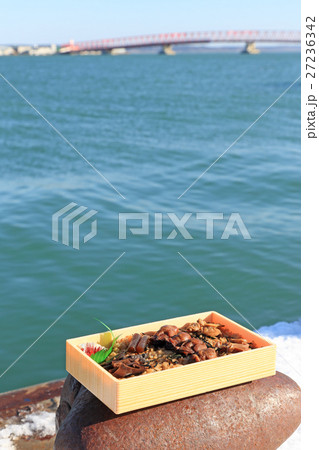 おいしい牡蠣飯弁当 おいしい牡蠣飯弁当 27236342