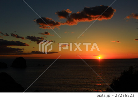 海に沈む夕日 27236523