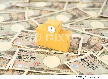 教育費イメージ　学校の収入イメージ　経済格差　学歴格差　教育格差　校舎 27237906