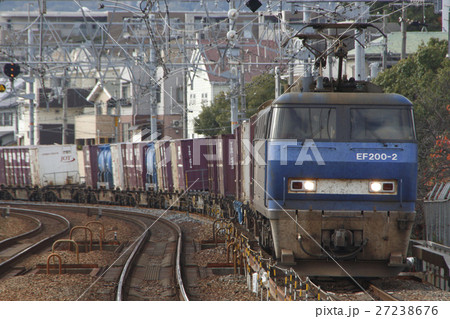 兵庫県内:JR神戸線を行く貨物列車(EF200形牽引) 兵庫県内:JR神戸線を行く貨物列車(EF200形牽引) 27238676