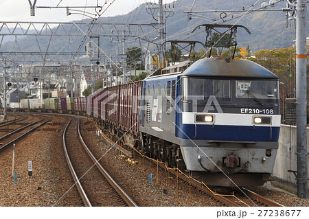 兵庫県内：JR神戸線を行く貨物列車（EF210形100番台牽引） 27238677