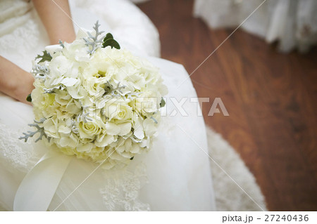 ブーケを持つ花嫁 27240436
