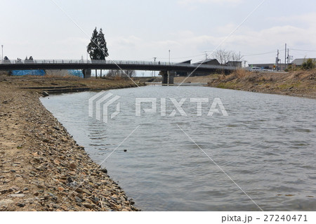 南陽市を流れる吉野川 27240471