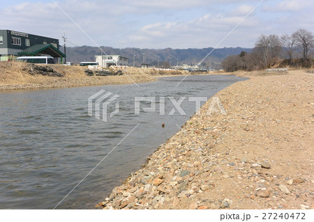 南陽市を流れる吉野川 27240472