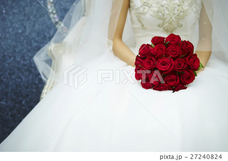 ブーケを持つ花嫁 27240824