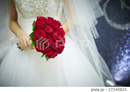 ブーケを持つ花嫁 27240825