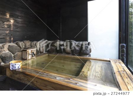 温泉 半露天風呂 檜風呂 いで湯 温泉 半露天風呂 檜風呂 いで湯 27244977