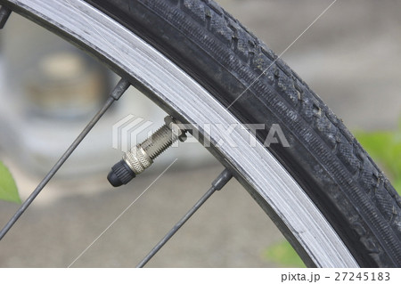 自転車の部位近写(英式バルブ・キャップ有) 自転車の部位近写(英式バルブ・キャップ有) 27245183